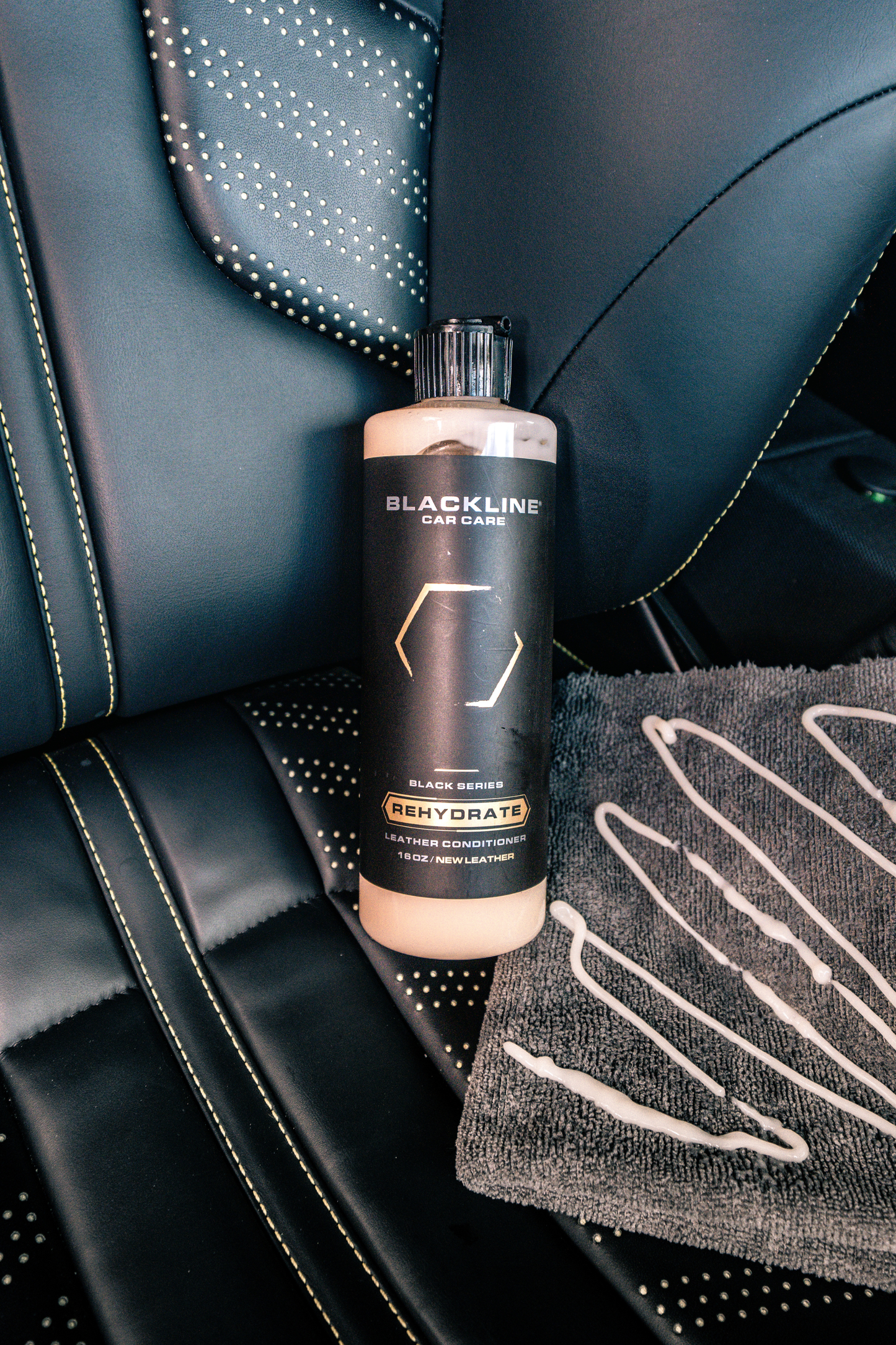 ACONDICIONADOR DE CUERO REHYDRATE BLACKLINE®