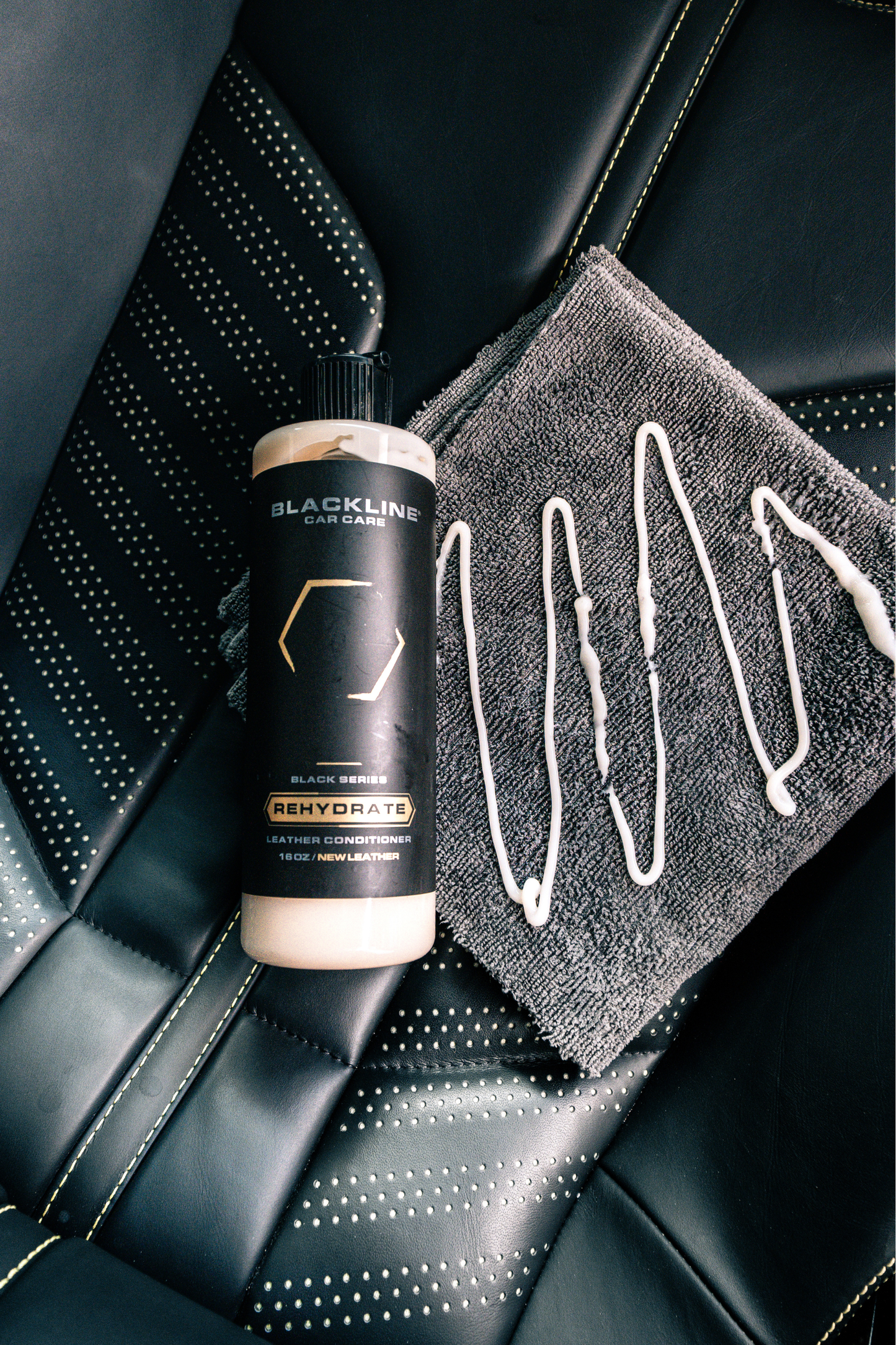 ACONDICIONADOR DE CUERO REHYDRATE BLACKLINE®